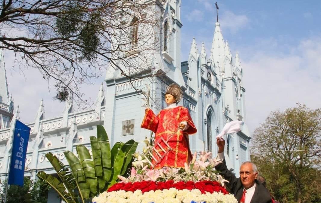 Cardenal saluda a la comunidad de San Lorenzo en su día festivo – 10 de agosto 2023