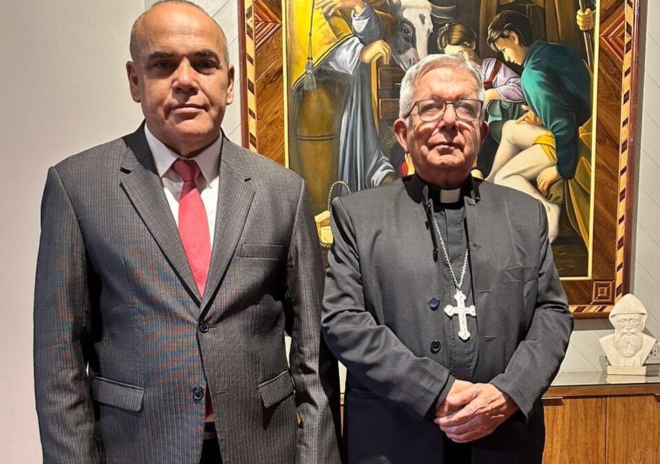 Audiencia | El cardenal dialoga con el presidente del Congreso sobre la situación de la salud, los indígenas, y la necesidad de trabajar por el bien común