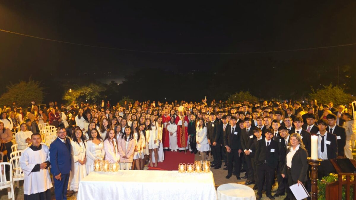 148 jóvenes recibieron el sacramento de la Confirmación en la Parroquia Virgen de la Candelaria de Areguá