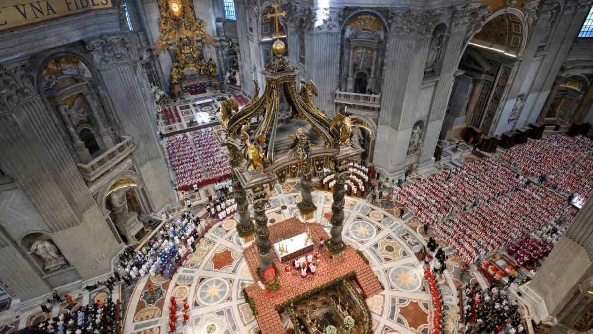 Día del Pontífice: Reflexiones de un sacerdote y de un laico sobre lo que representa la figura del Papa para la Iglesia