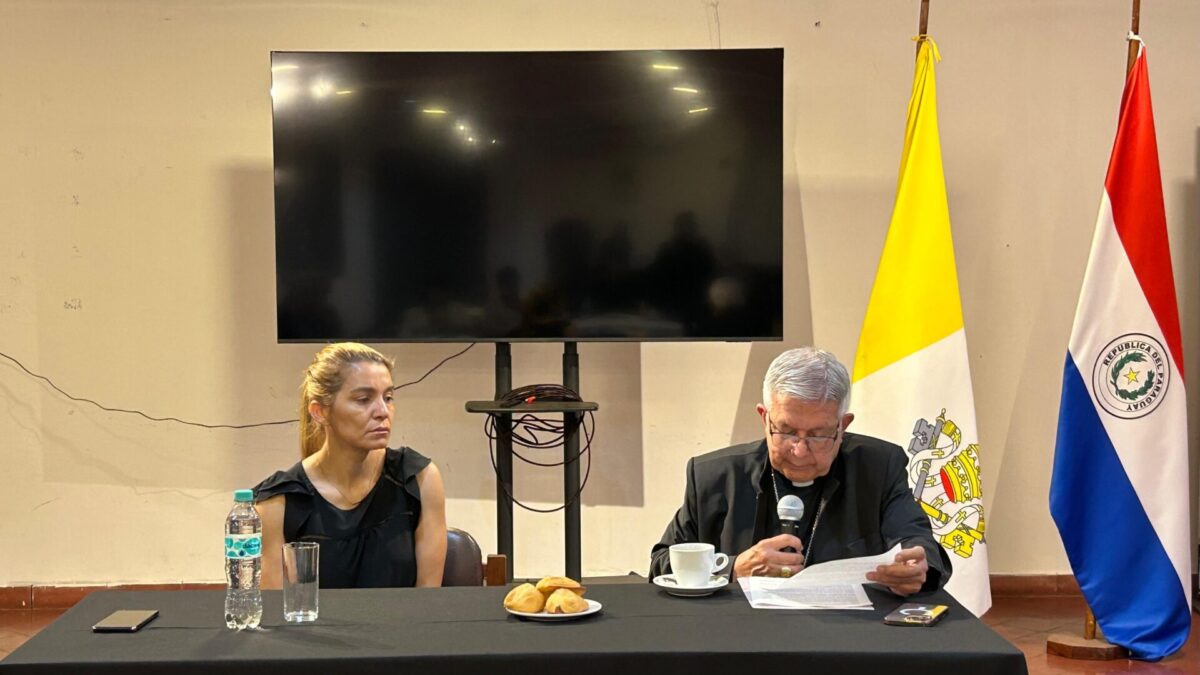El Cardenal Adalberto Martínez escucha a representantes del Sindicato Nacional de Médicos sobre sus reclamos gremiales y las carencias en el sistema público de salud